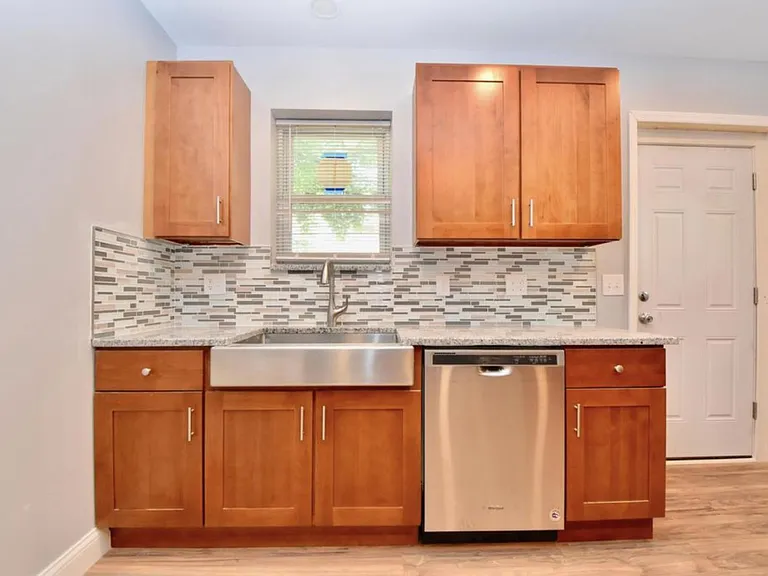 1167 Linwood Ave — Photo 7