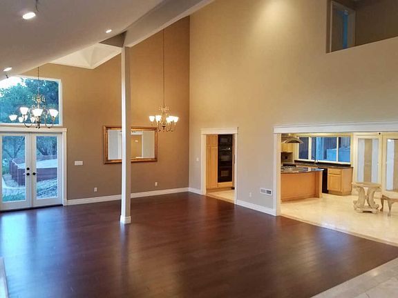5th image of 903 Whispering Pines Dr