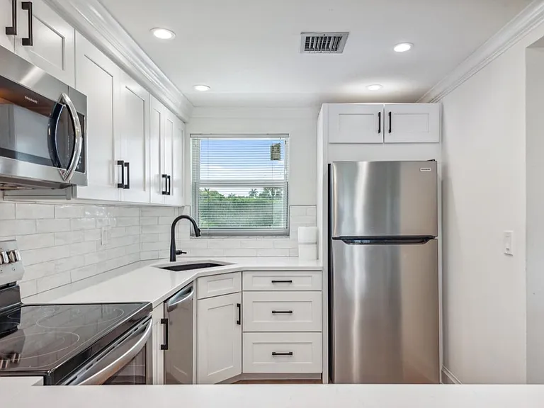 37 High Point Cir E #208 — Photo 7
