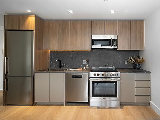 5th image of 69-65 Yellowstone Blvd #316