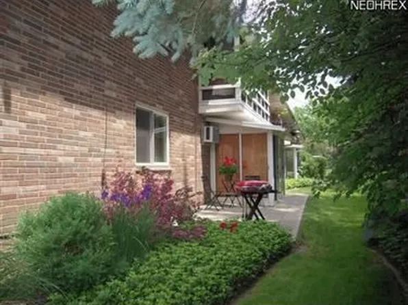 5009 Nob Hill Dr APT B3, Chagrin Falls, OH 44022