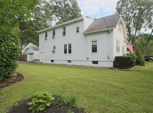 31 Maple Ter, Longmeadow, MA 01106