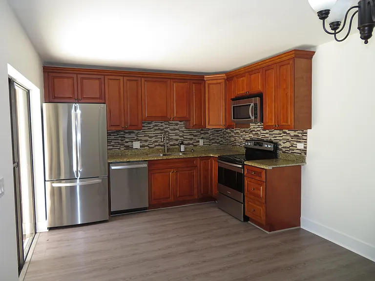 1700 Embassy Dr #708 — Photo 7