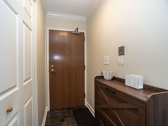 4th image of 1757 Eastwood Ct APT 1
