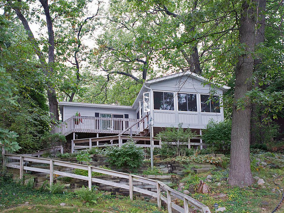 1st image of 452 Tullis Ln