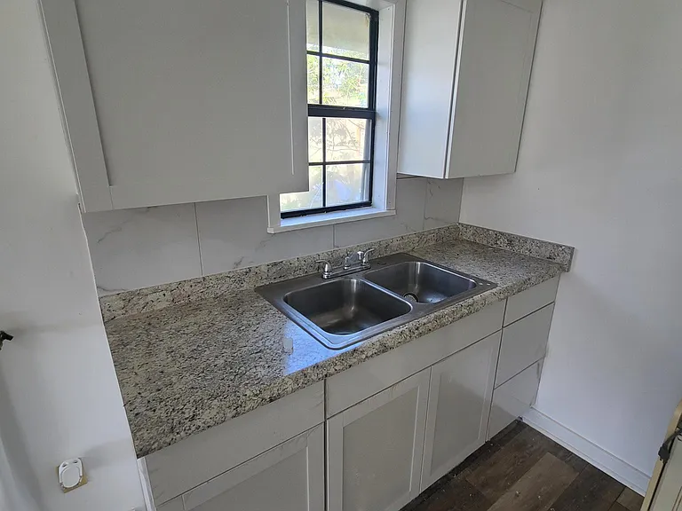 505 Leblanc St — Photo 5