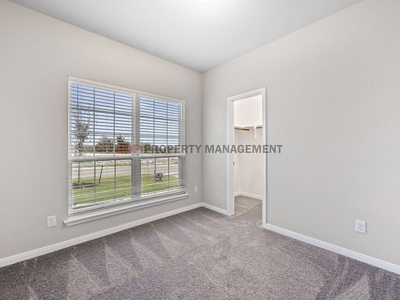 3rd image of 625 Oxford Ln