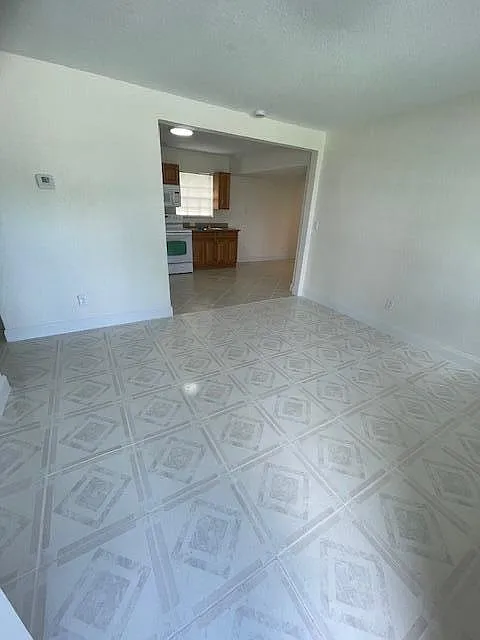3 bed, 2.0 bath, 1037 sqft, $2,700 — Photo 3