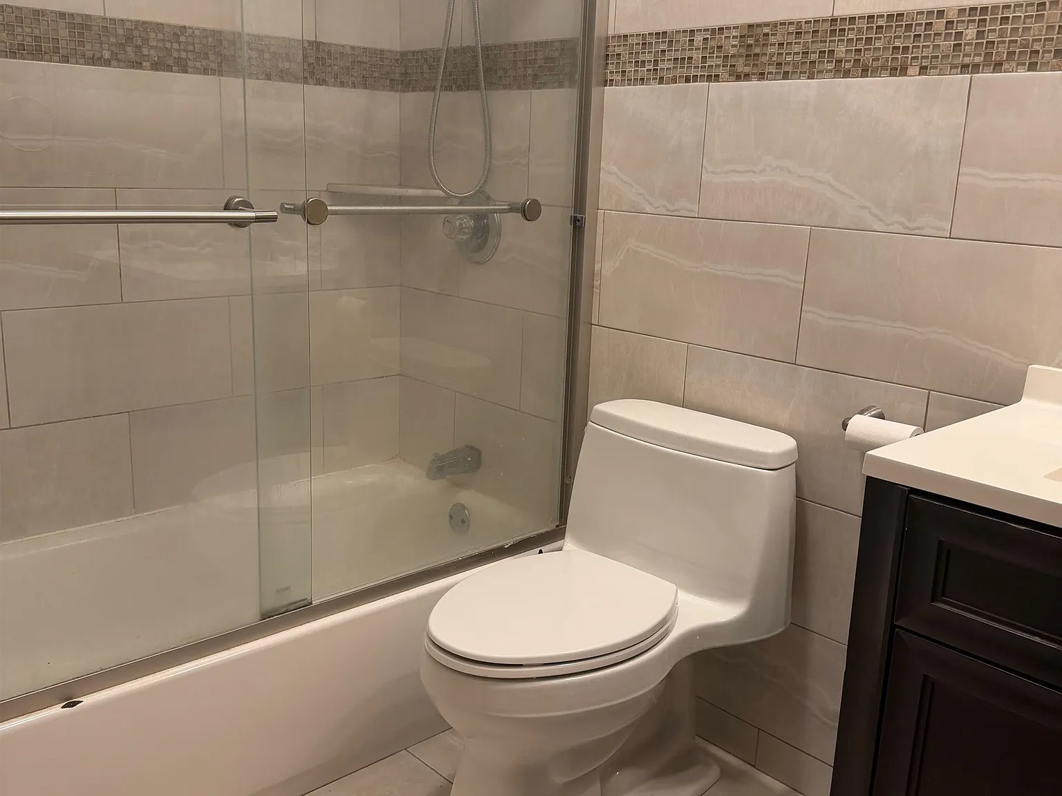 3 bed, 2.0 bath, $4,200 — Photo 4