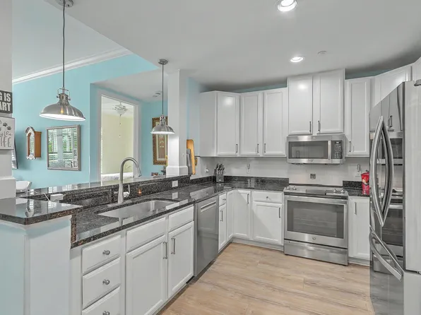 125 Pier View St Unit 206, Daniel Island, SC 29492
