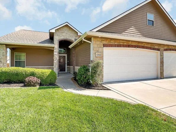 1212 N Hamilton Cir, Derby, KS 67037