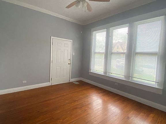 5th image of 419 W Mistletoe Ave APT 1