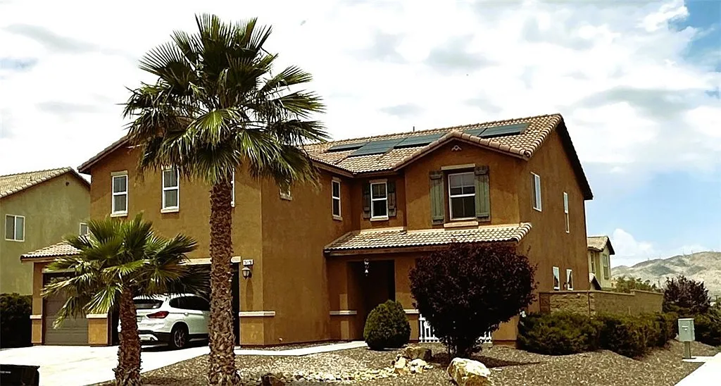 5 bed, 4.5 bath, 3177 sqft, $3,150 — Photo 2