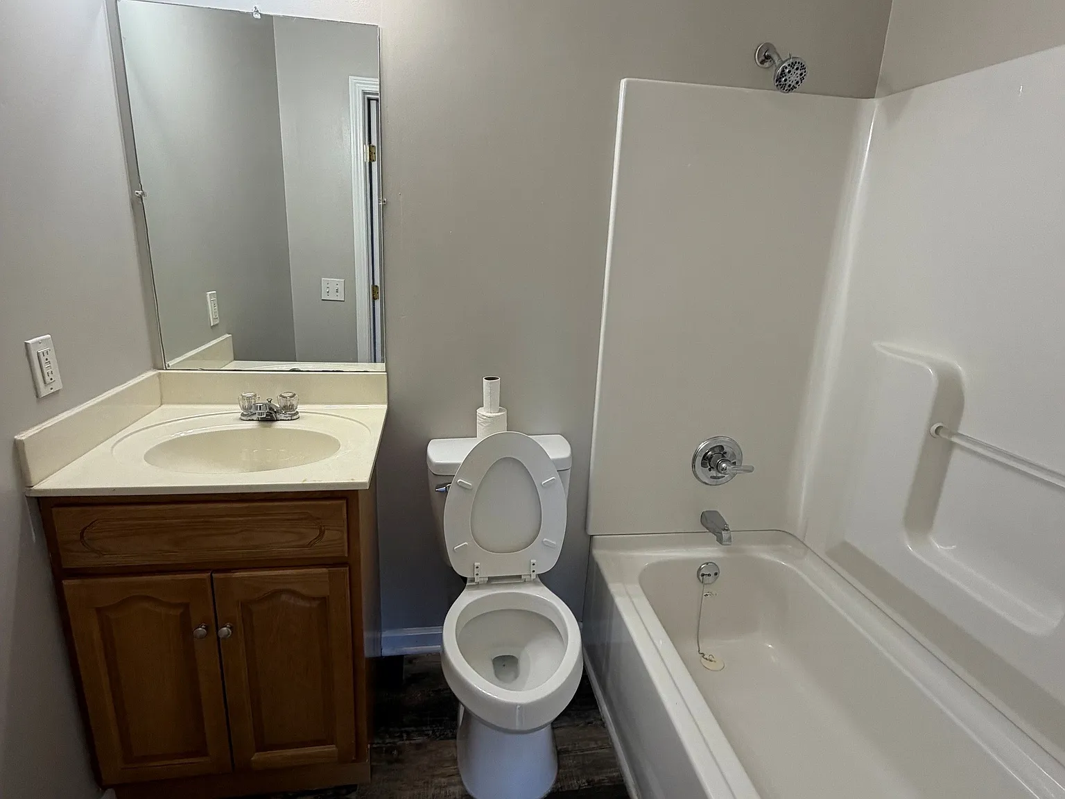 2 bed, $825 — Photo 1