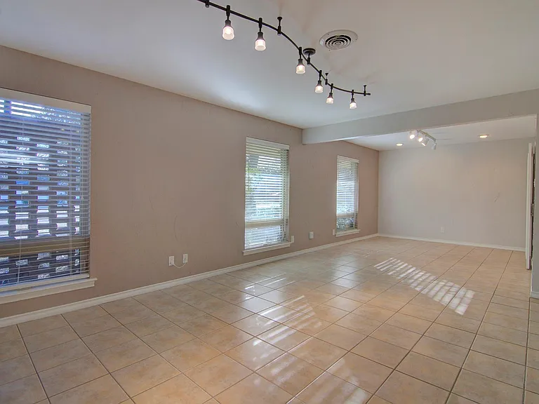 3763 Vinecrest Dr — Photo 5