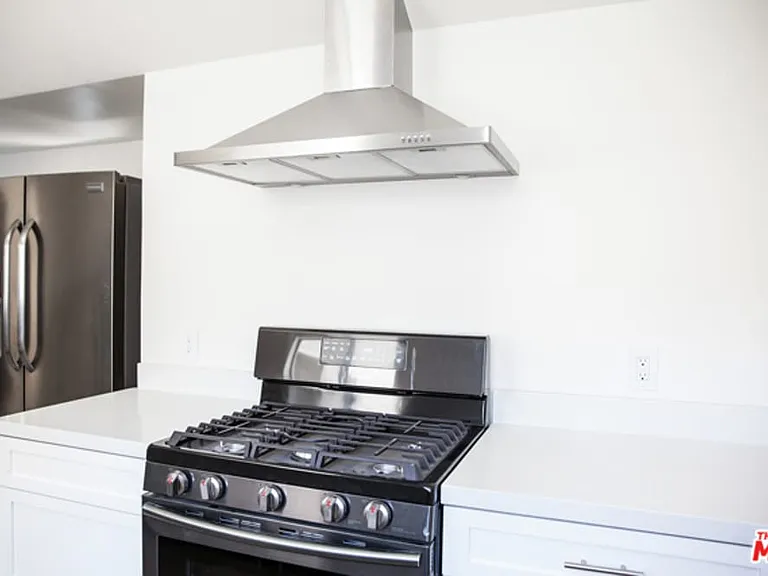 6905 Costello Ave — Photo 7