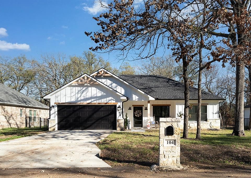1st image of 104 Paseo Patricia St