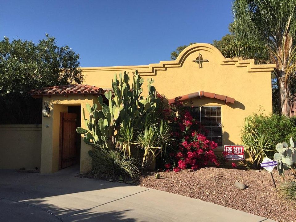 Beautiful Front Entry/Private Gate