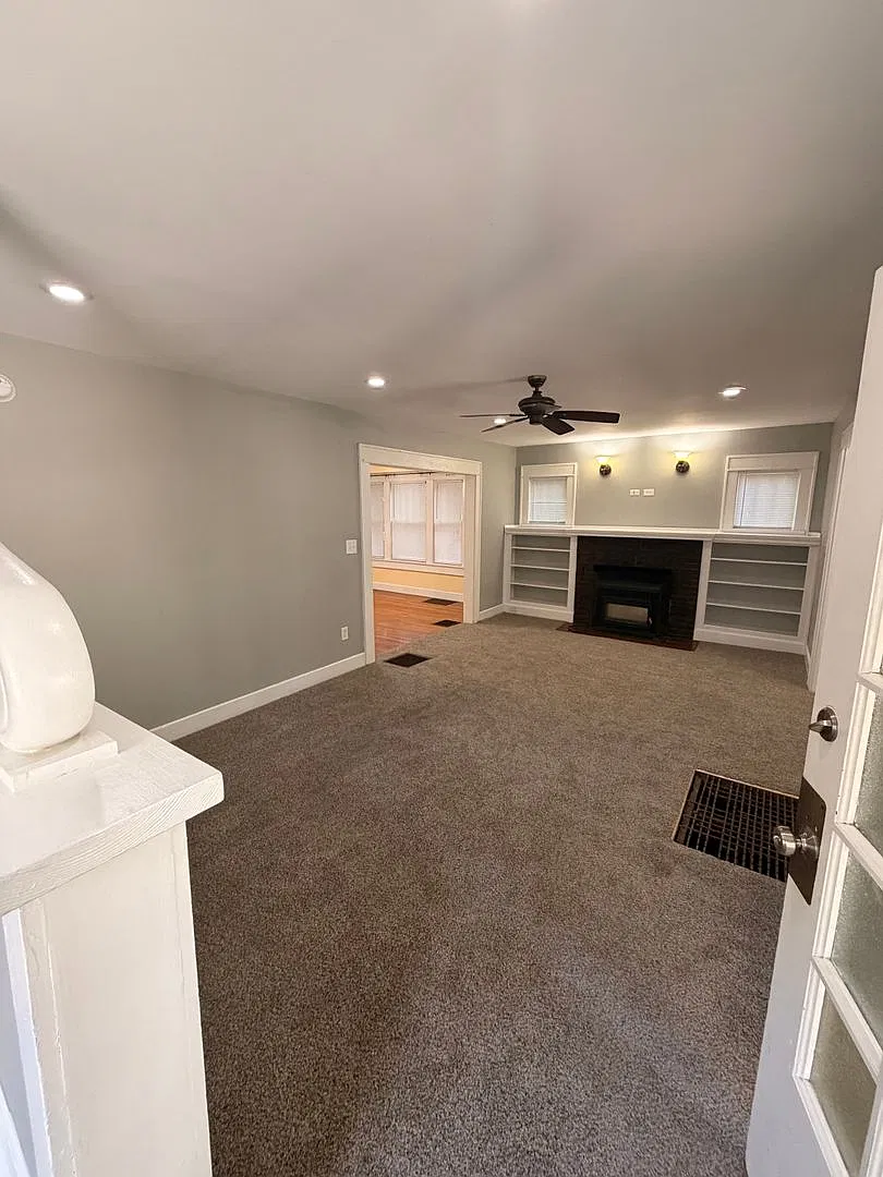 3 Bedroom House Near IU Bloomington Campus — Photo 2