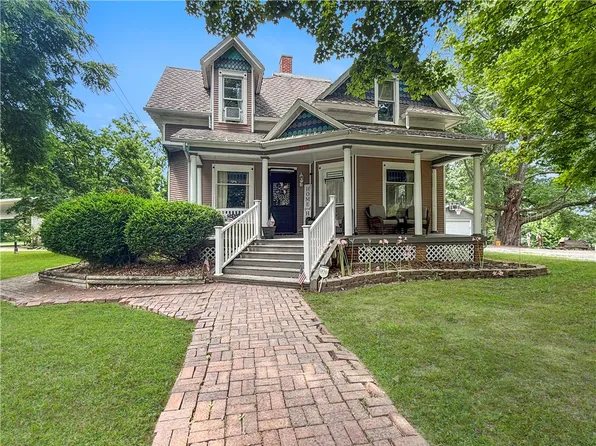 305 S Division St, Westfield, IL 62474