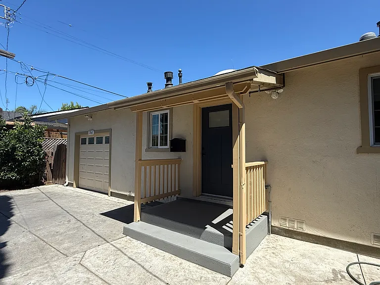 1761 Parkmoor Ave — Photo 20