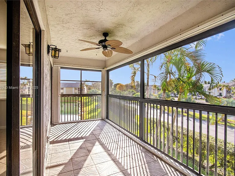1197 Washington Cir #1197A — Photo 15