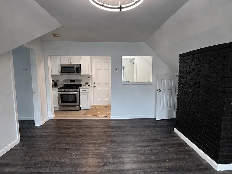 12 Cedar Pl #3 — Photo 2