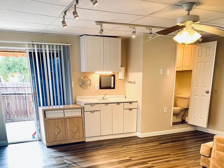 159 S Vermont Ave — Photo 1