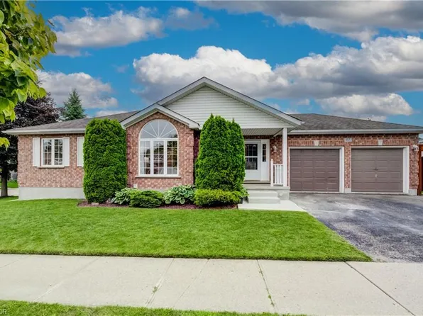 27 Chandos Dr, Kitchener, ON N2A 3C2