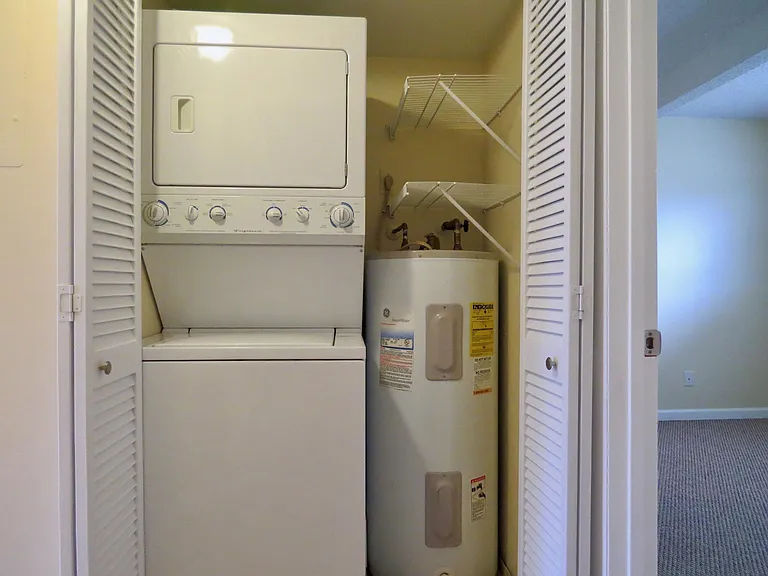 Washer/Dryer & Water Heater