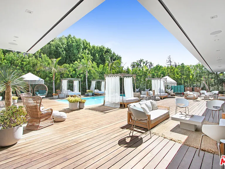 9570 Sunset Blvd — Photo 33
