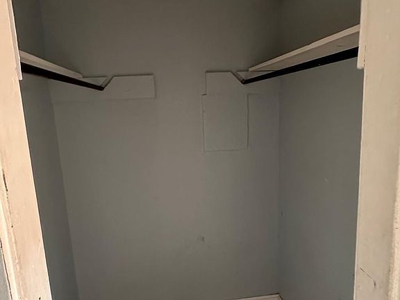 4th image of 3812 Truman Ave