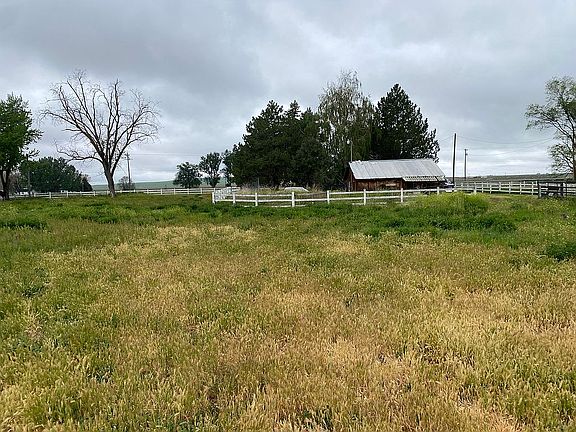 5 fenced acres 