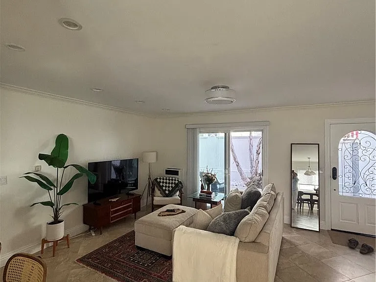 2426 Silverstrand Ave — Photo 2
