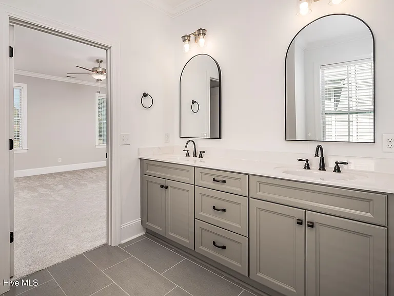 3842 W Wilson St — Photo 36