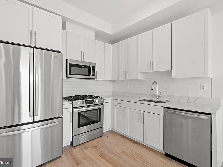 1130 Penn St NE #6 — Photo 6