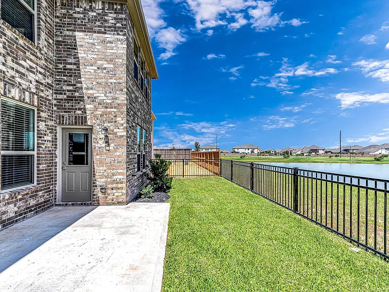 1029 Laguna Cove Dr — Photo 4
