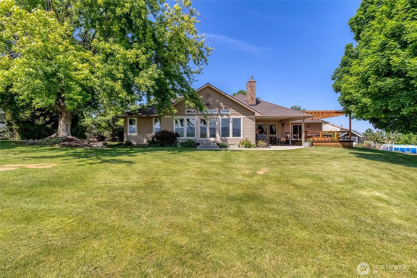 1st image of 4673 Larson Road
