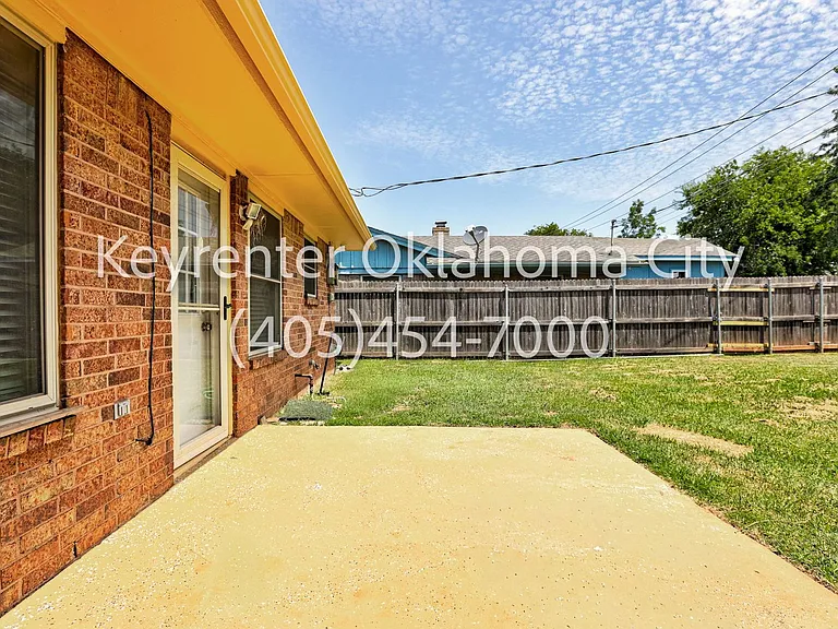 10912 N Blackwelder Ave — Photo 34