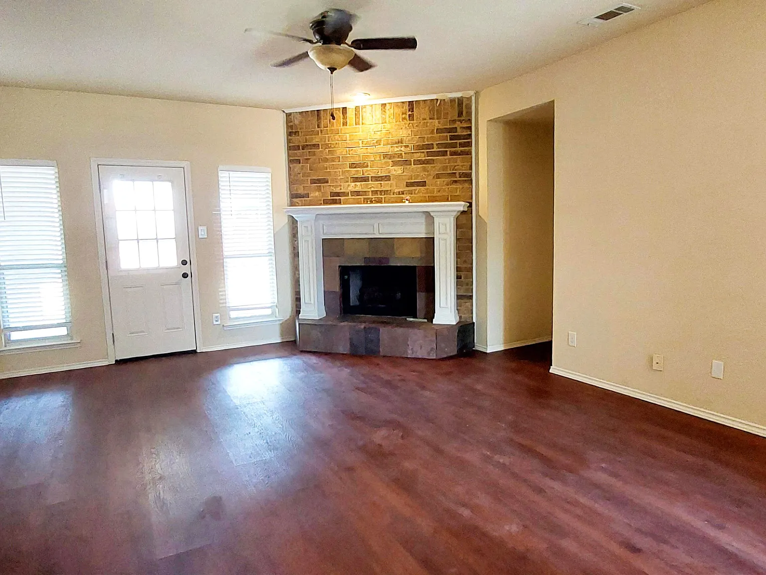 3 bed, 1625 sqft, $2,290 — Photo 2