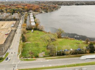 881 N Old Rand Rd, Lake Zurich, IL 60047