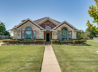 231 Cobblestone Cir, Red Oak, TX 75154