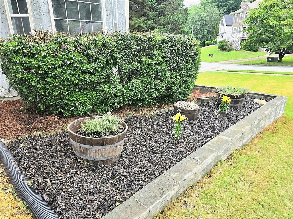 5 bed, 3.5 bath, 2560 sqft, $3,000 — Photo 3
