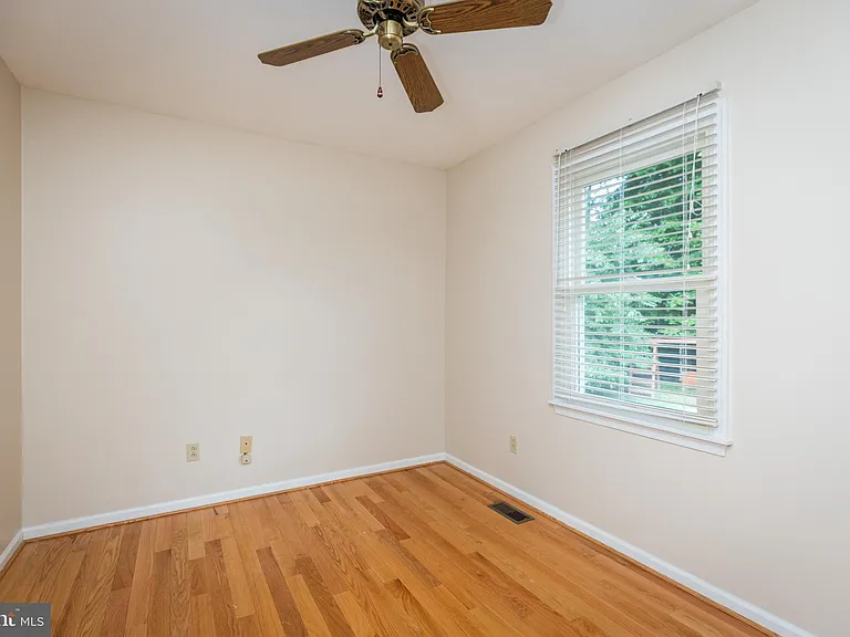 35 Nathalie Ct — Photo 13