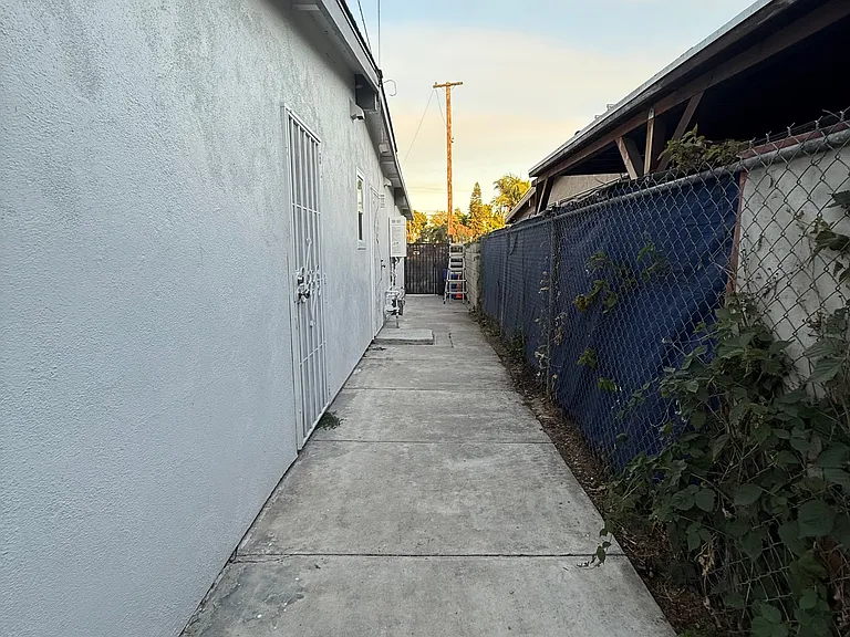 Van Wig Ave — Photo 18