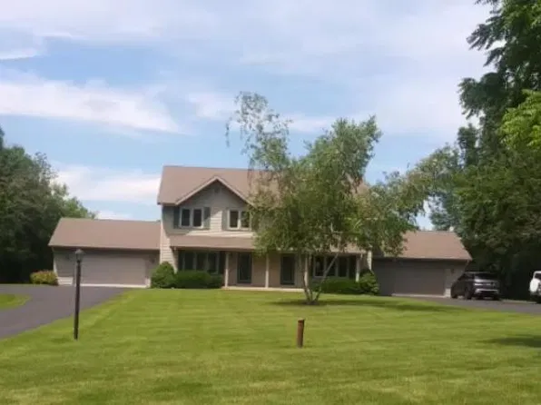 N56W34822 Lake Dr, Oconomowoc, WI 53066