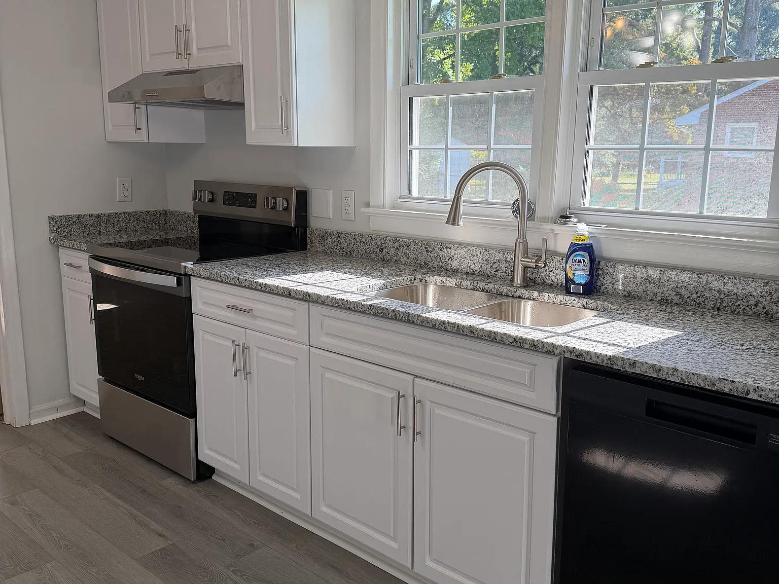 3 bed, 2242 sqft, $2,400 — Photo 3