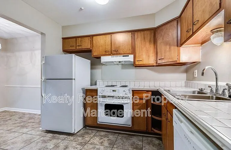 211 Versailles Blvd #10 — Photo 1