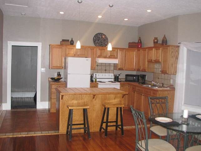 2nd image of 3013 Semmes St