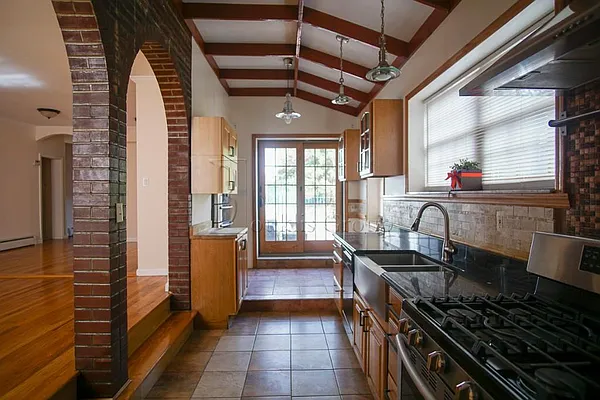 Rented by Bouklis Group | media 1